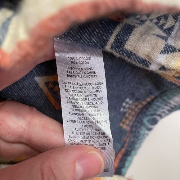 Mountain Isles Southwestern Patterned Button-Up Lightweight Flannel Shacket in M - Picture 4 of 7